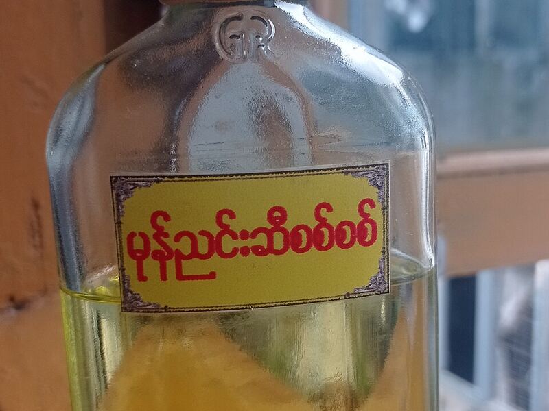 Cold-pressed mustard oil bottle